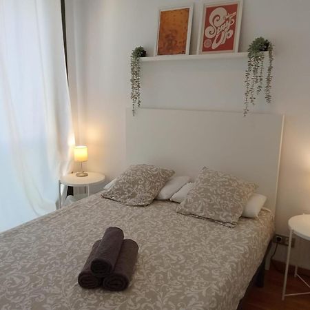 Private Rooms Near Las Ramblas Barcelona Exteriör bild